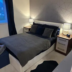 Cosy Double Bedroom In - Access To Shared Kitchen, Shared Lounge And Shared Conservatory Areas Inc Sky Tv And Netflix Newcastle upon Tyne